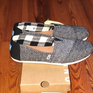 Women’s classic Toms